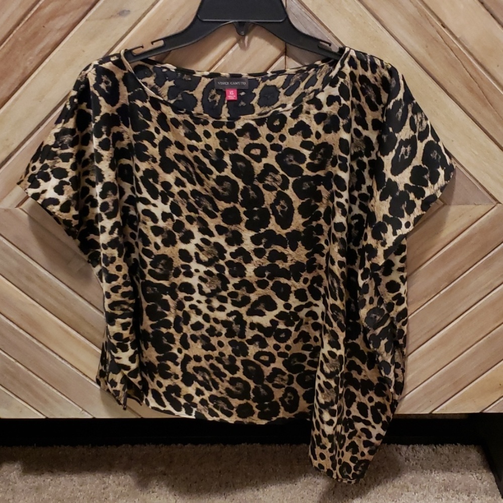 Vince Camuto XS Leopard Blouse w/ Angled Bottom